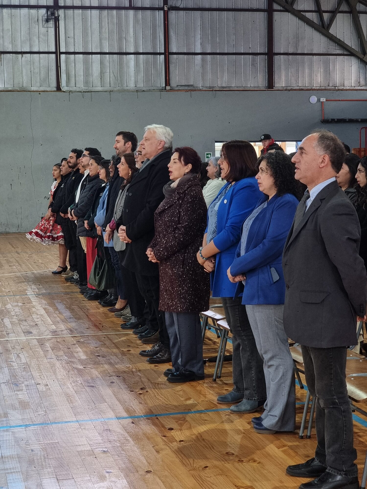 Formación inicial de estudiantes en el acto del aniversario 69 años del liceo