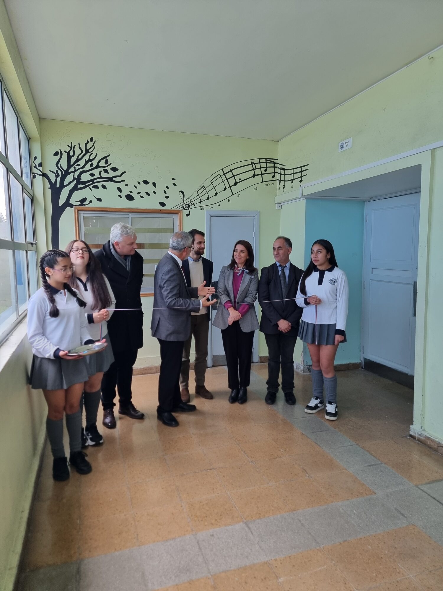 Visita a la sala de acondicionamiento físico durante las actividades de aniversario