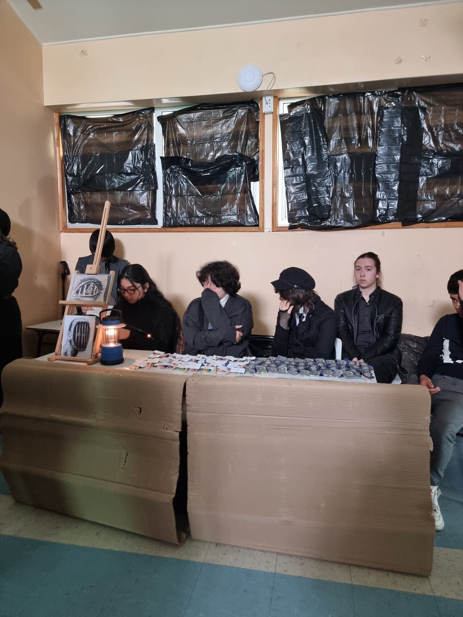Estudiantes disfrazados de personajes de libros para el Día del Libro