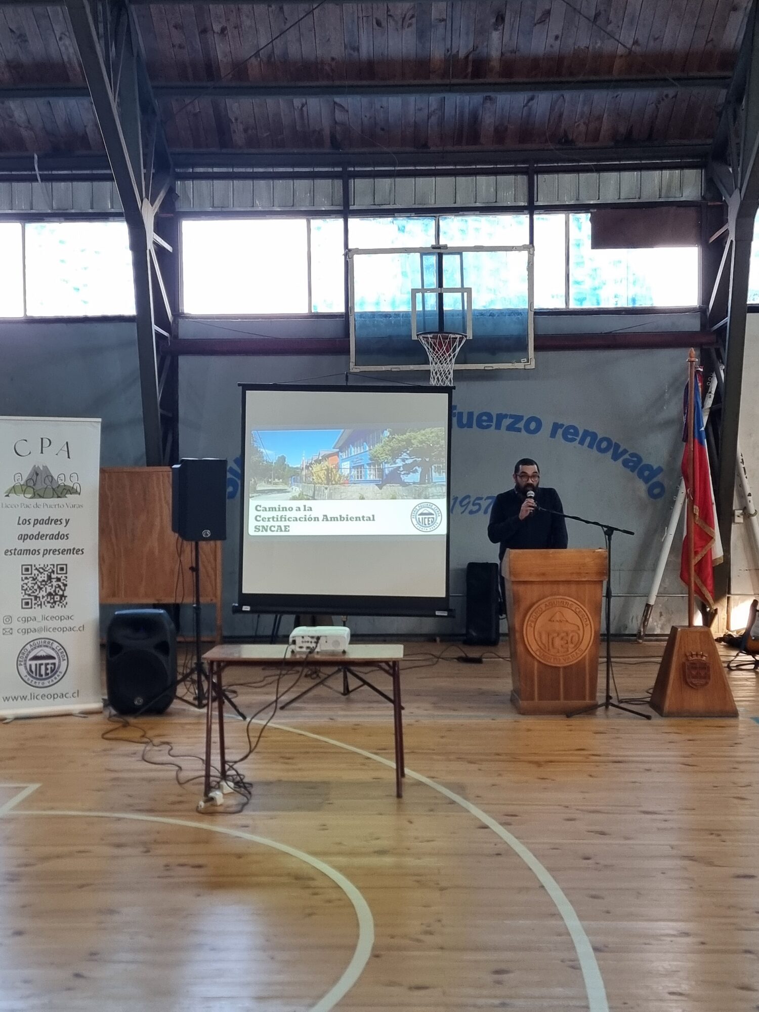 Apertura de la actividad SNCAE en el gimnasio del liceo