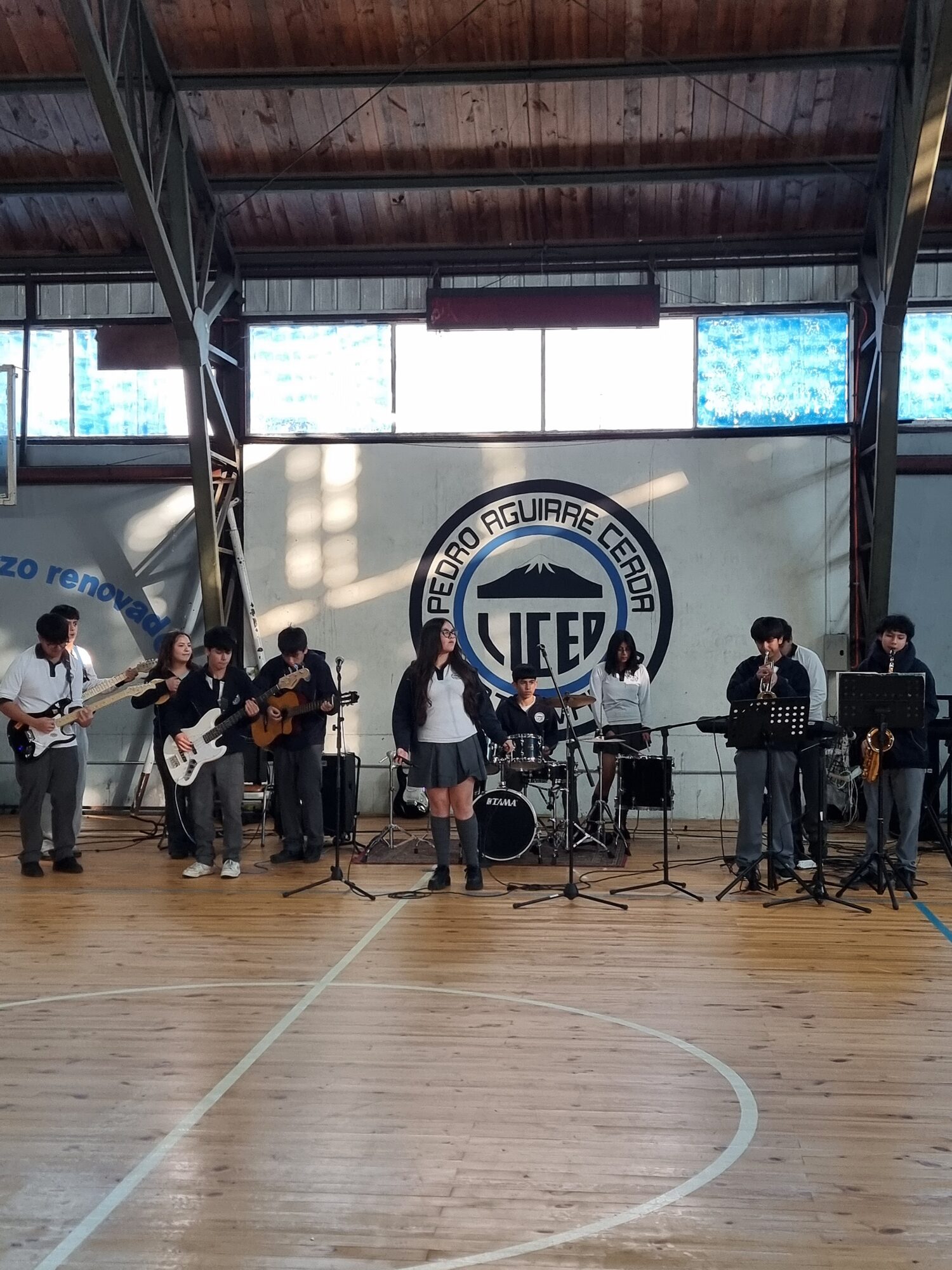 Estudiantes participando en la actividad SNCAE